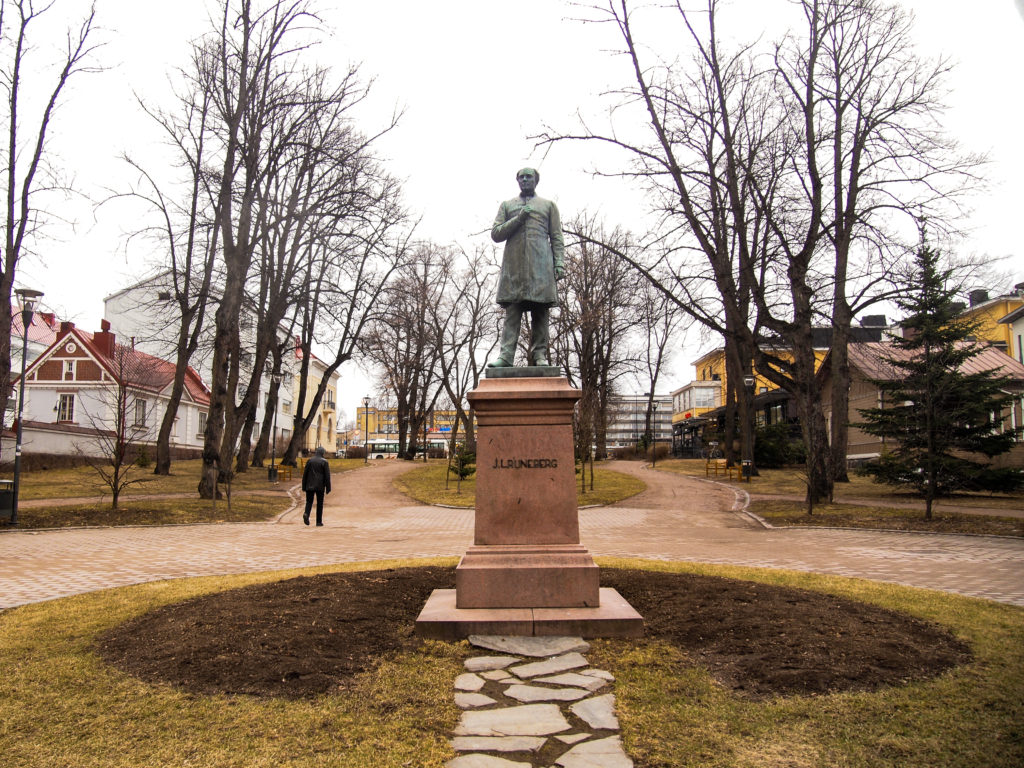 runeberg statue porvoo 